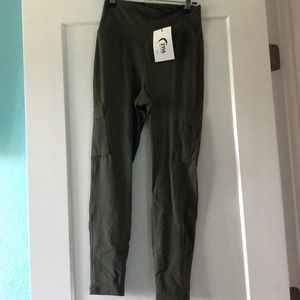 Zyia Forest Night Cargo Luxe Hi-Rise 7/8